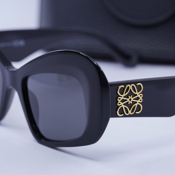 Loewe LW40128I 01A Cat Eye Sunglasses – Black\Smoke - Picture 8 of 10